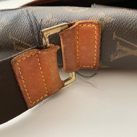 Authentic Louis Vuitton Monogram Crossbody - Picture 4 of 16